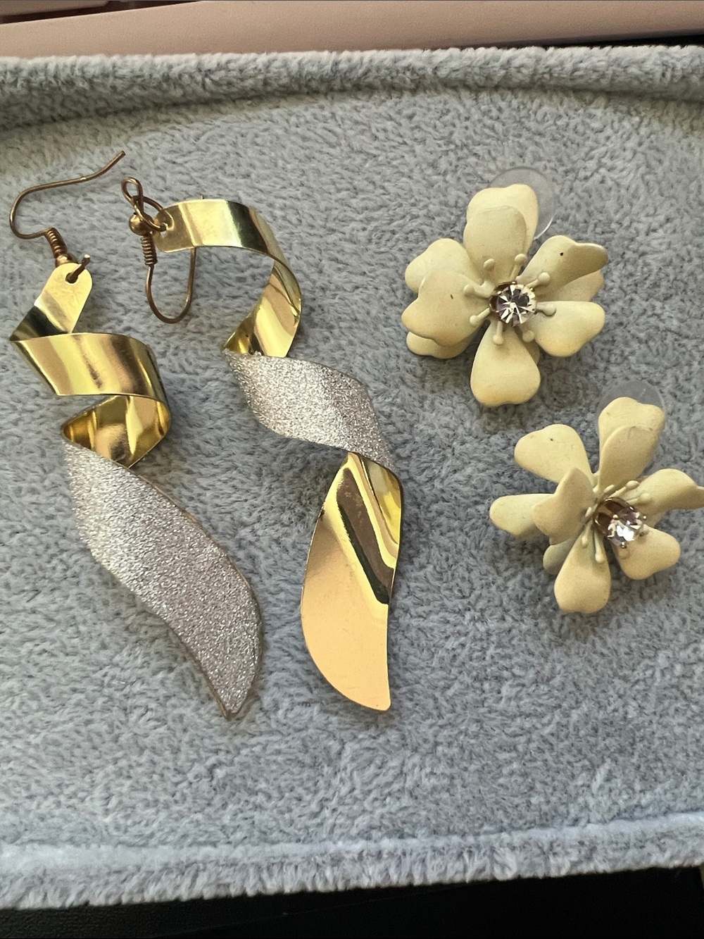 Vintage earring bundle Gold and Silver Twisted earring and flower earring